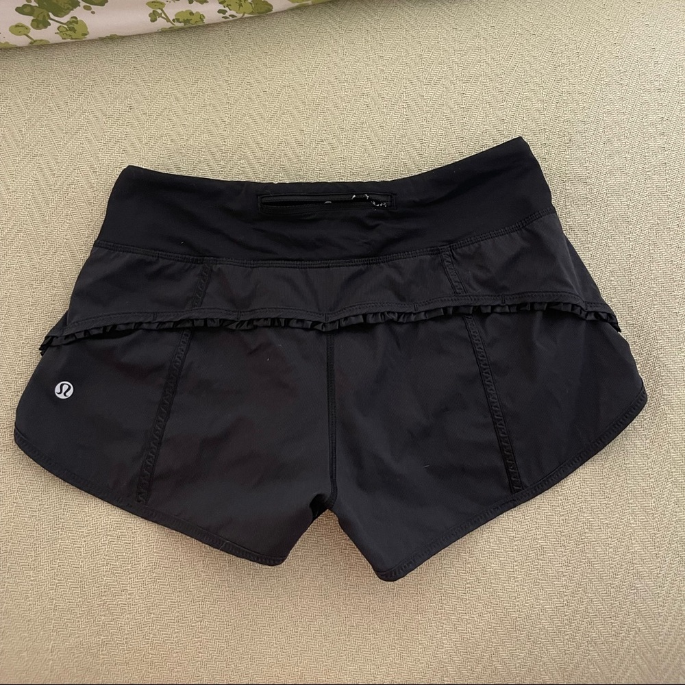 Speed Short with Ruffle - Picture 2 of 4